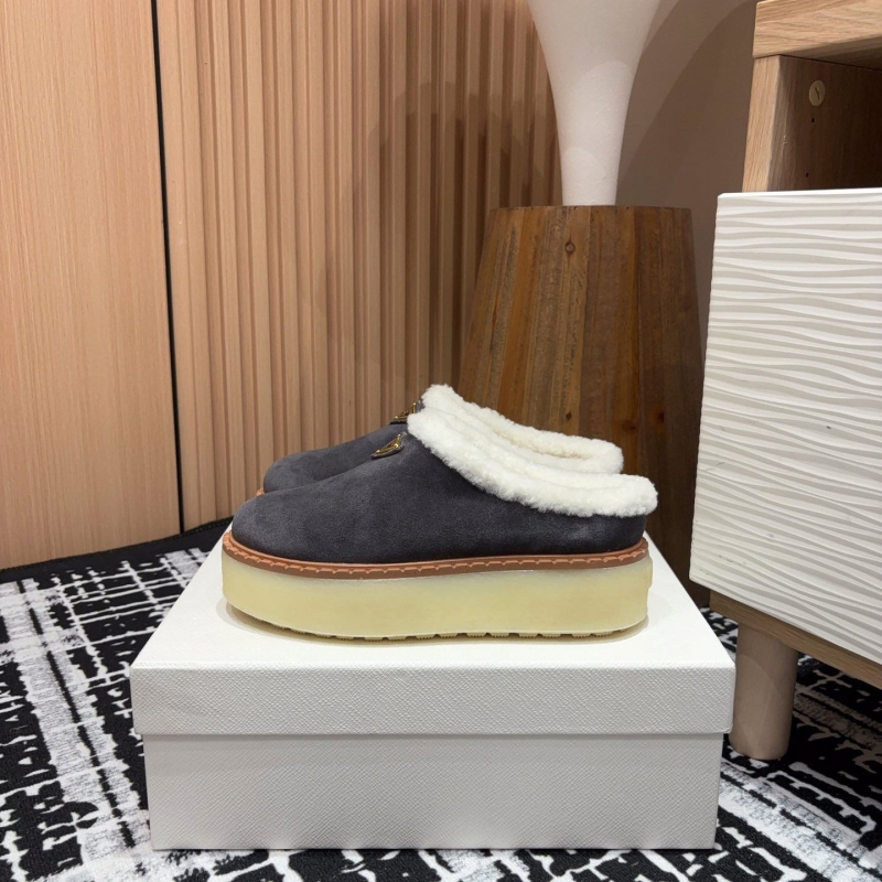 Pra*a slippers